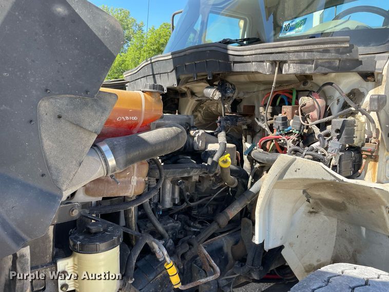 image for item LJ9723 2015 International DuraStar 4400  digger derrick truck