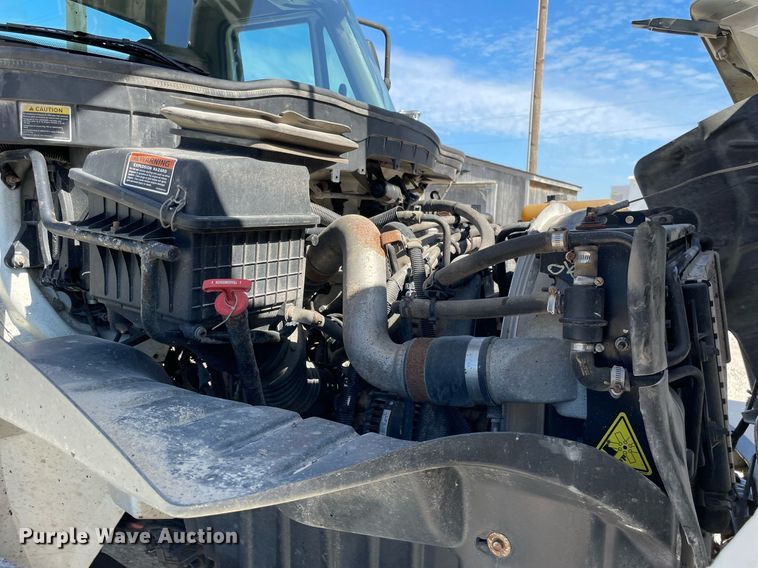 image for item LJ9723 2015 International DuraStar 4400  digger derrick truck