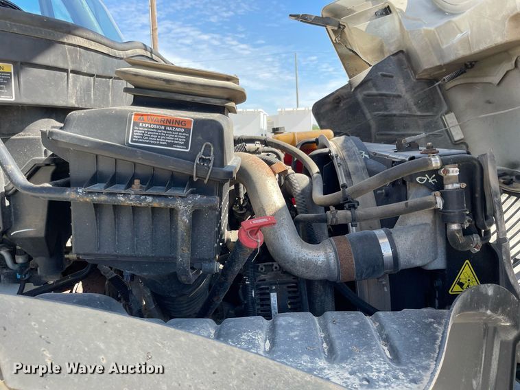 image for item LJ9723 2015 International DuraStar 4400  digger derrick truck