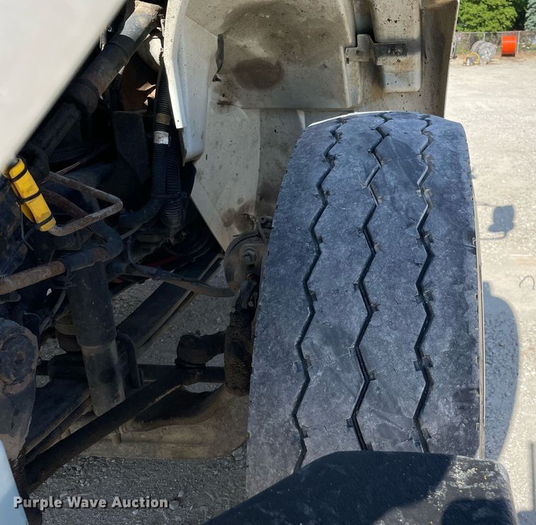 image for item LJ9723 2015 International DuraStar 4400  digger derrick truck