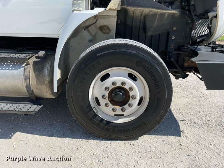 image for item LJ9723 2015 International DuraStar 4400  digger derrick truck