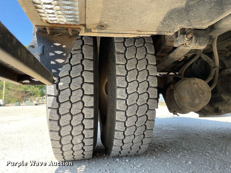 image for item LJ9723 2015 International DuraStar 4400  digger derrick truck