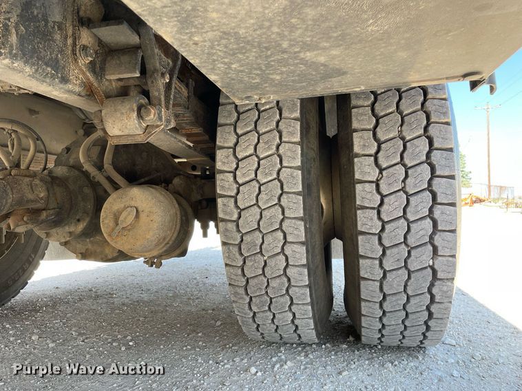 image for item LJ9723 2015 International DuraStar 4400  digger derrick truck