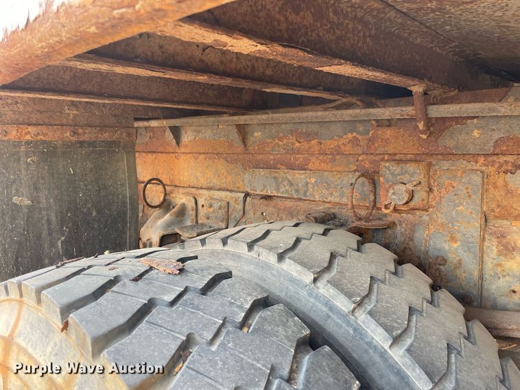 image for item LJ9732 2000 GMC C8500 dump truck