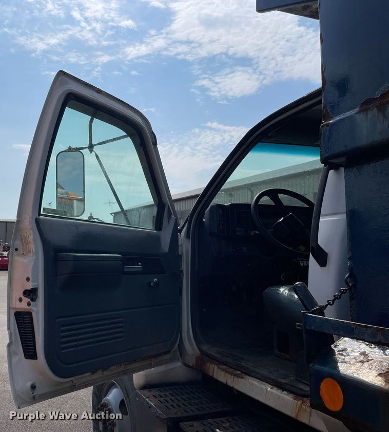 image for item LJ9732 2000 GMC C8500 dump truck