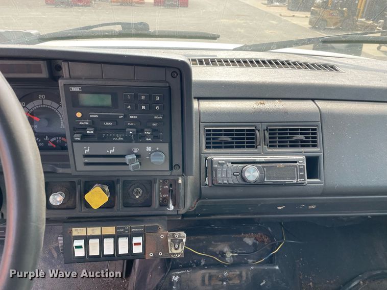 image for item LJ9732 2000 GMC C8500 dump truck