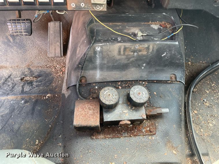 image for item LJ9732 2000 GMC C8500 dump truck