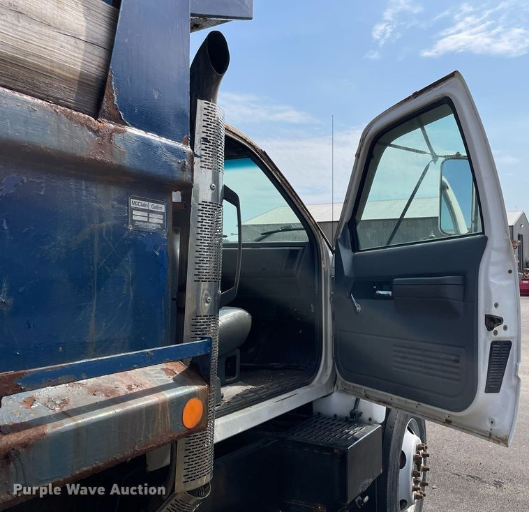 image for item LJ9732 2000 GMC C8500 dump truck