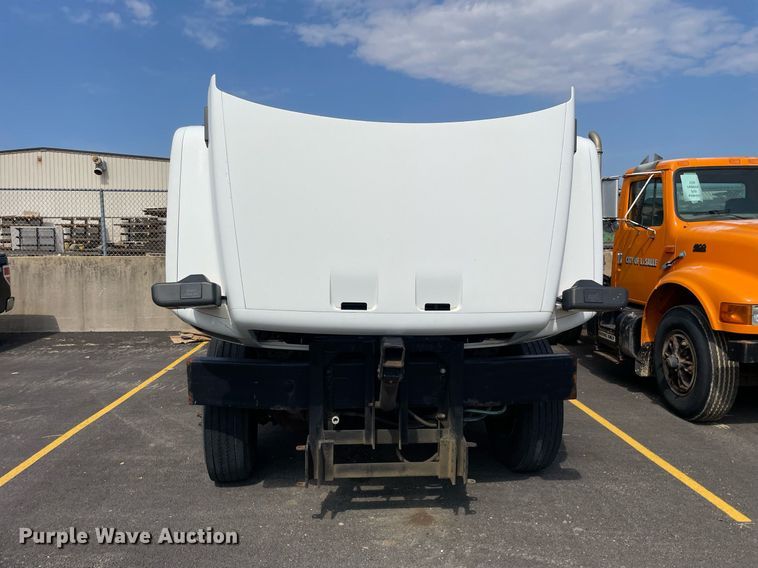 image for item LJ9732 2000 GMC C8500 dump truck