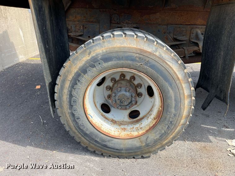 image for item LJ9732 2000 GMC C8500 dump truck