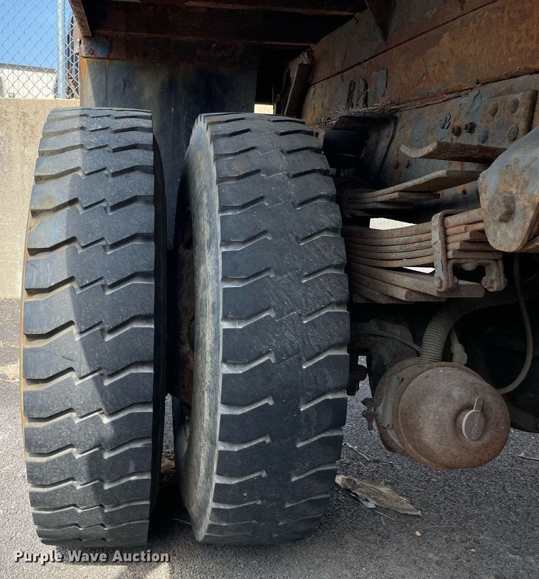 image for item LJ9732 2000 GMC C8500 dump truck