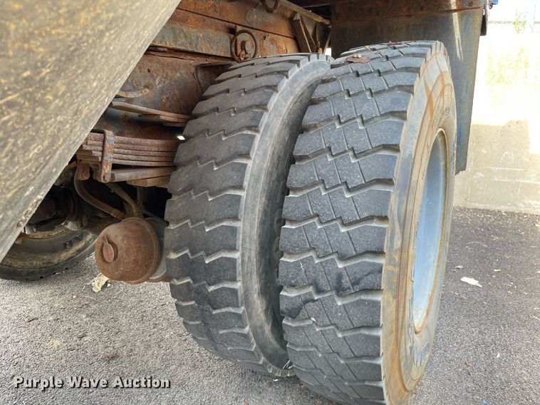 image for item LJ9732 2000 GMC C8500 dump truck