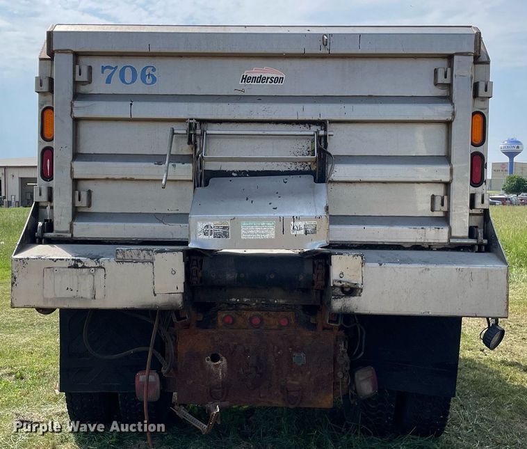 image for item LJ9733 2006 International 7400  dump truck