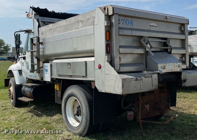 image for item LJ9733 2006 International 7400  dump truck