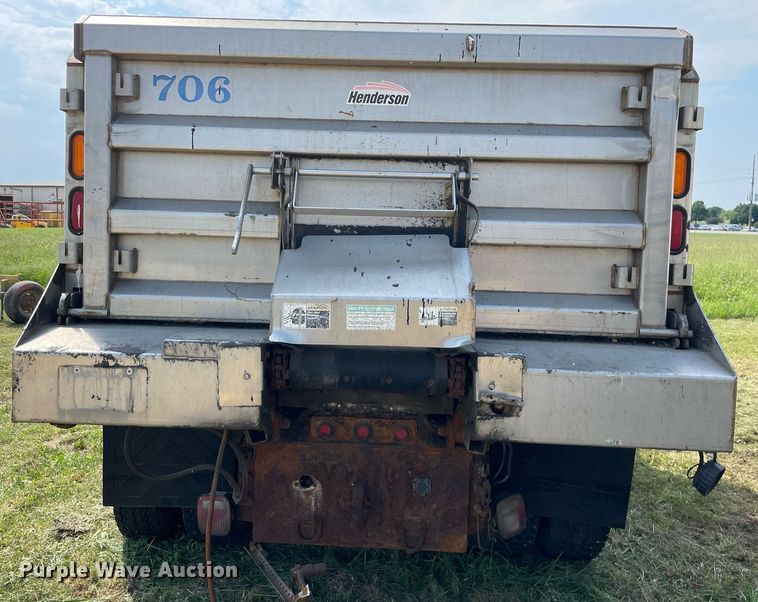 image for item LJ9733 2006 International 7400  dump truck