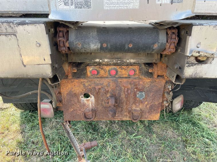 image for item LJ9733 2006 International 7400  dump truck