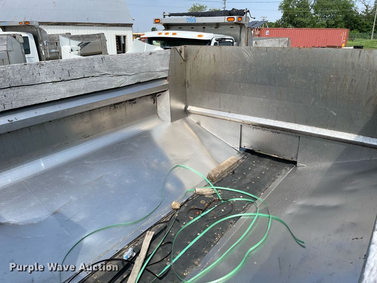 image for item LJ9733 2006 International 7400  dump truck