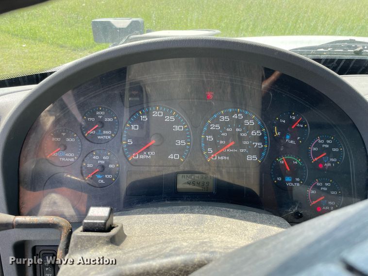 image for item LJ9733 2006 International 7400  dump truck