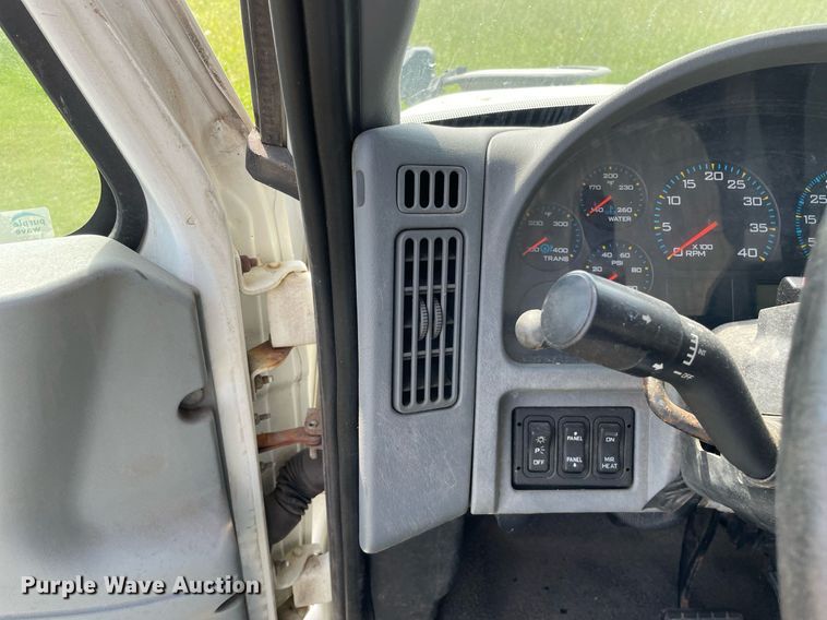 image for item LJ9733 2006 International 7400  dump truck