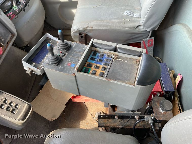 image for item LJ9733 2006 International 7400  dump truck