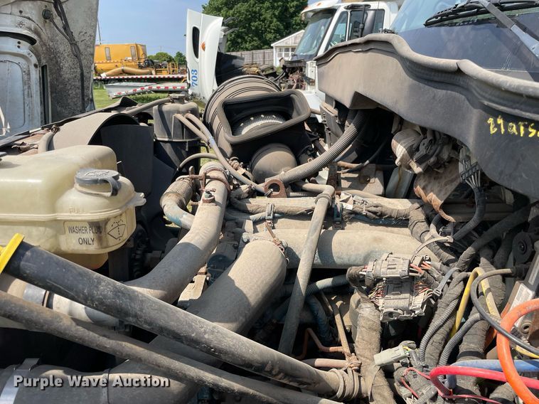 image for item LJ9733 2006 International 7400  dump truck