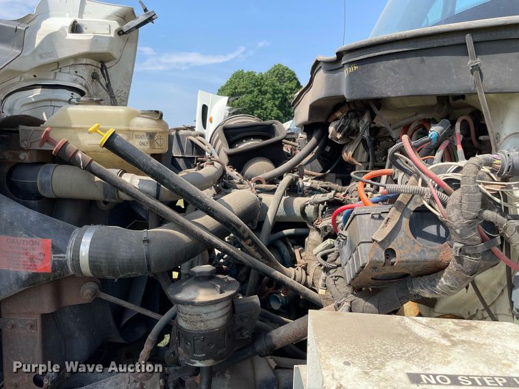 image for item LJ9733 2006 International 7400  dump truck