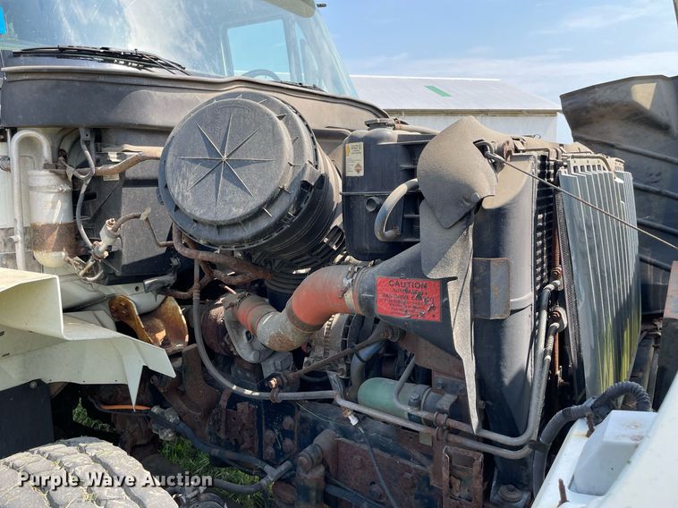 image for item LJ9733 2006 International 7400  dump truck