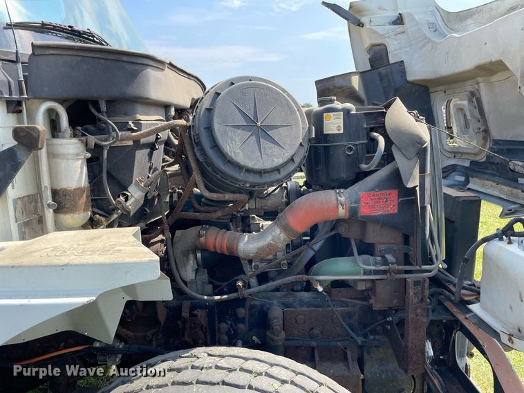 image for item LJ9733 2006 International 7400  dump truck