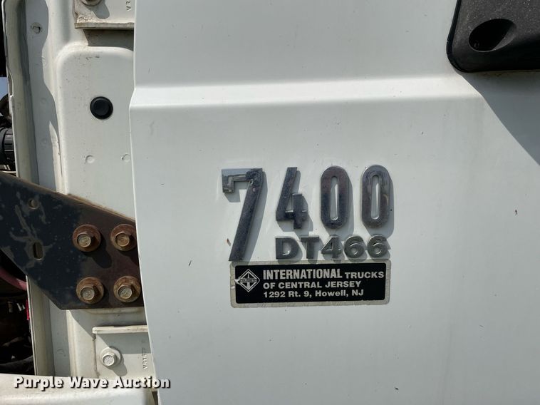 image for item LJ9733 2006 International 7400  dump truck