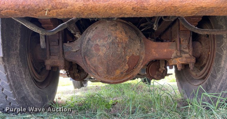 image for item LJ9733 2006 International 7400  dump truck