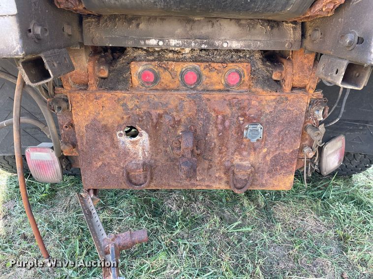 image for item LJ9733 2006 International 7400  dump truck