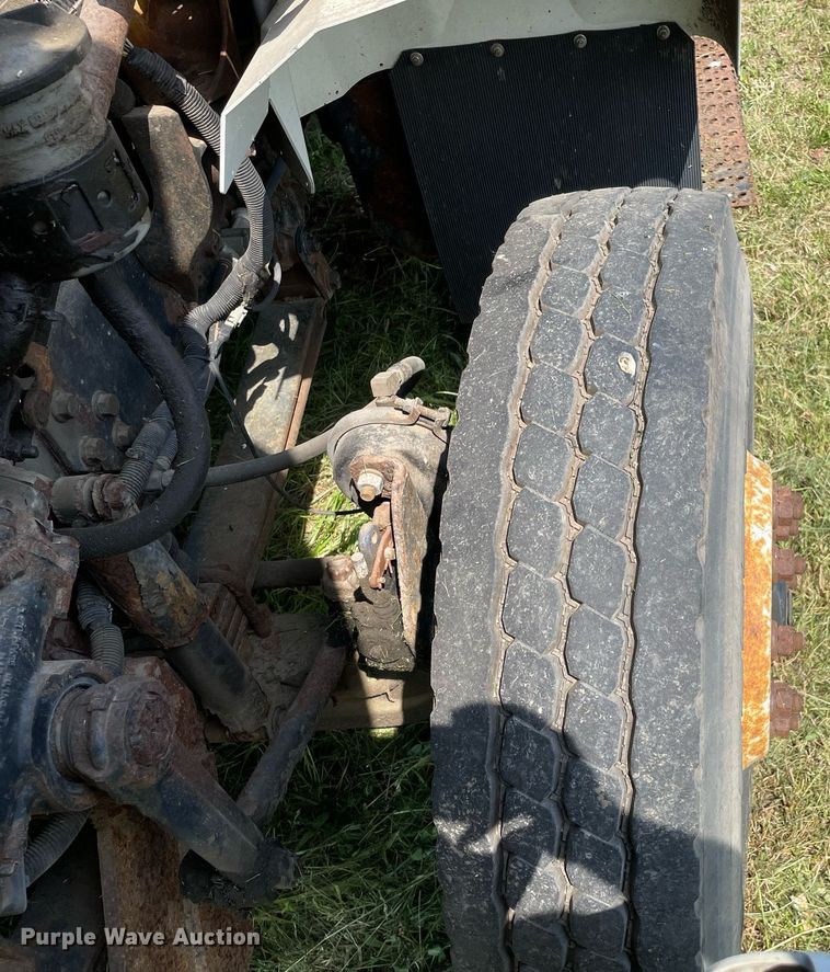 image for item LJ9733 2006 International 7400  dump truck