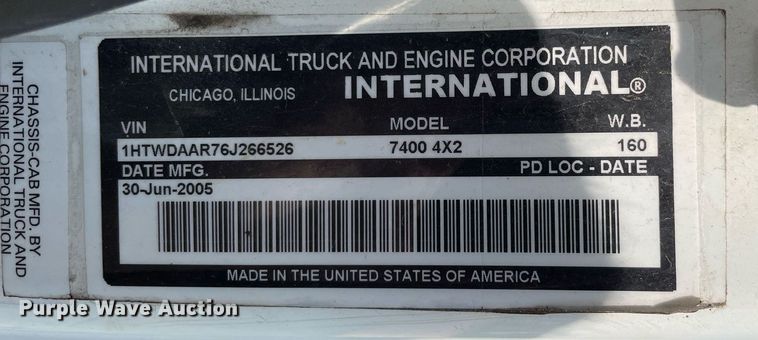 image for item LJ9733 2006 International 7400  dump truck