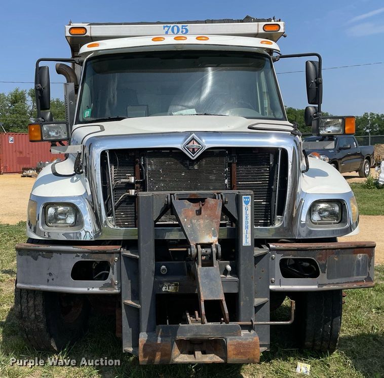 image for item LJ9734 2006 International 7400  dump truck