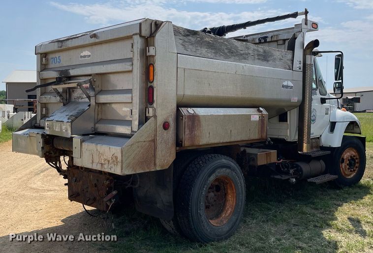 image for item LJ9734 2006 International 7400  dump truck