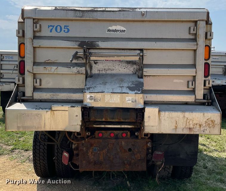 image for item LJ9734 2006 International 7400  dump truck