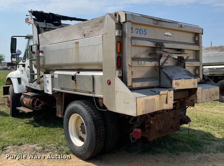 image for item LJ9734 2006 International 7400  dump truck