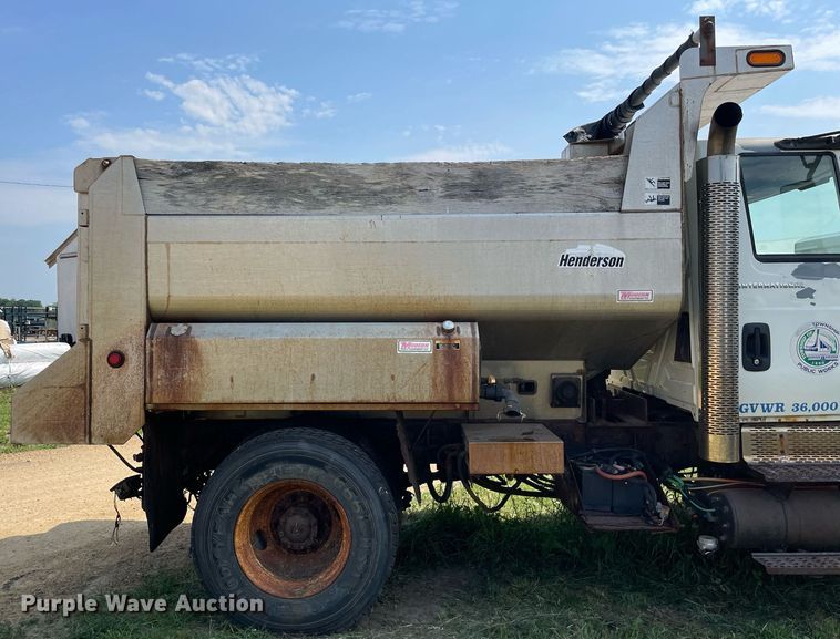 image for item LJ9734 2006 International 7400  dump truck