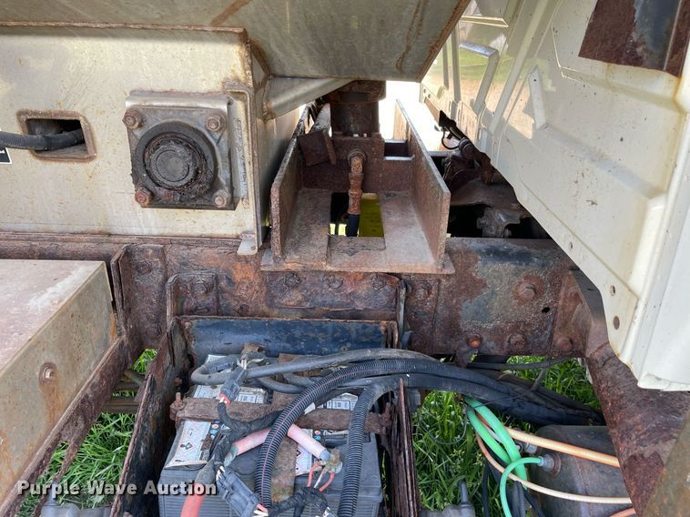 image for item LJ9734 2006 International 7400  dump truck