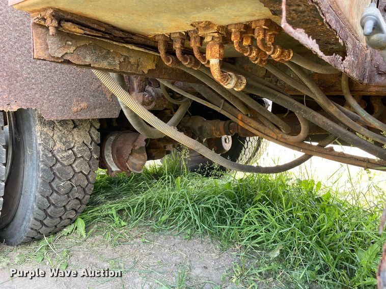 image for item LJ9734 2006 International 7400  dump truck