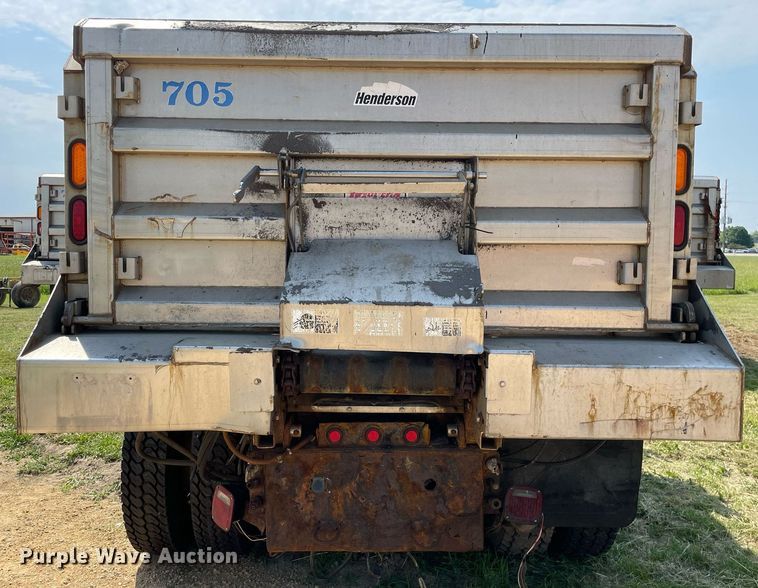 image for item LJ9734 2006 International 7400  dump truck