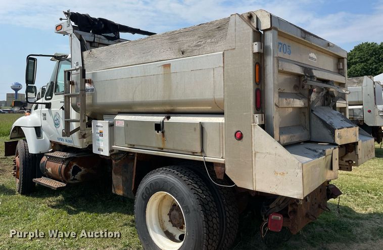 image for item LJ9734 2006 International 7400  dump truck