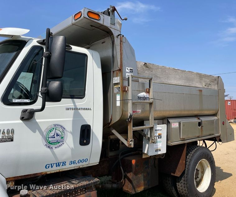 image for item LJ9734 2006 International 7400  dump truck