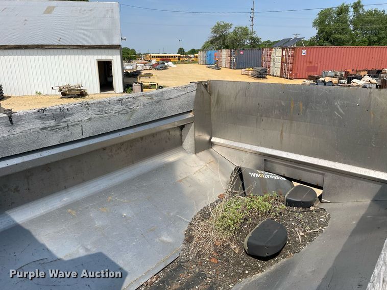 image for item LJ9734 2006 International 7400  dump truck