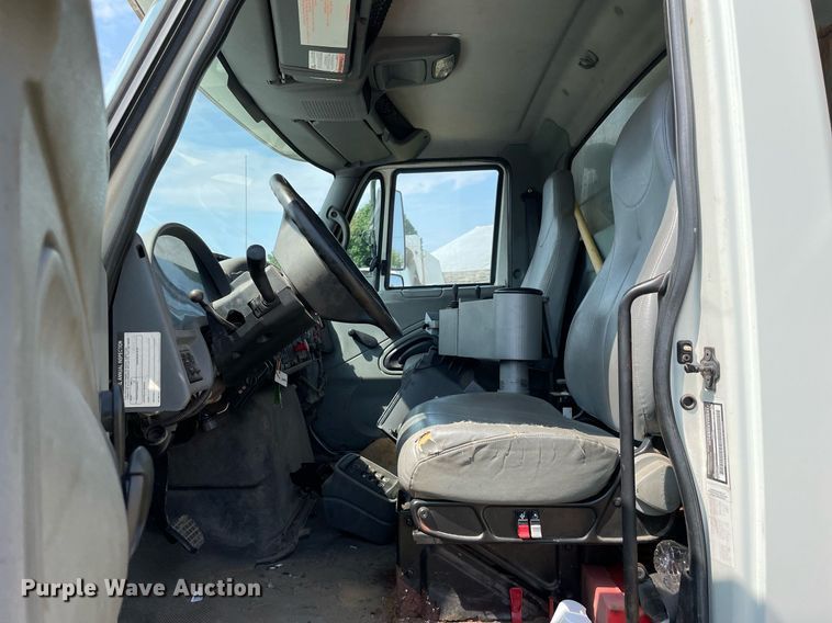 image for item LJ9734 2006 International 7400  dump truck