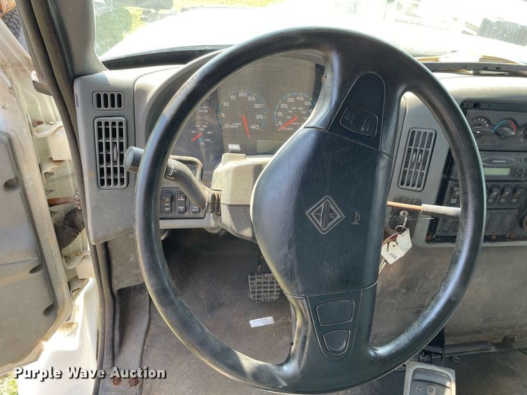 image for item LJ9734 2006 International 7400  dump truck