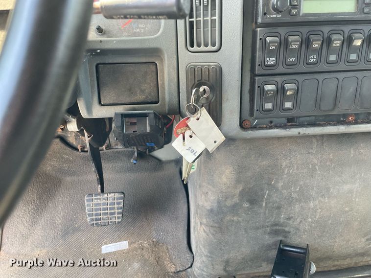 image for item LJ9734 2006 International 7400  dump truck