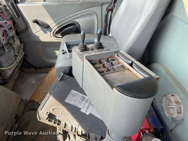 image for item LJ9734 2006 International 7400  dump truck