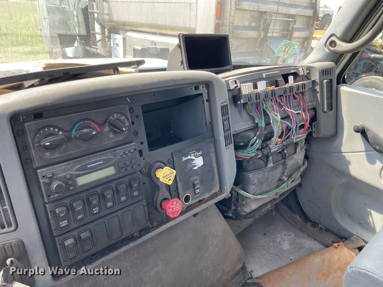 image for item LJ9734 2006 International 7400  dump truck