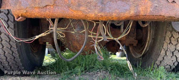 image for item LJ9734 2006 International 7400  dump truck